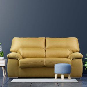 sofá de 2 plazas patas metálicas con estructura en madera