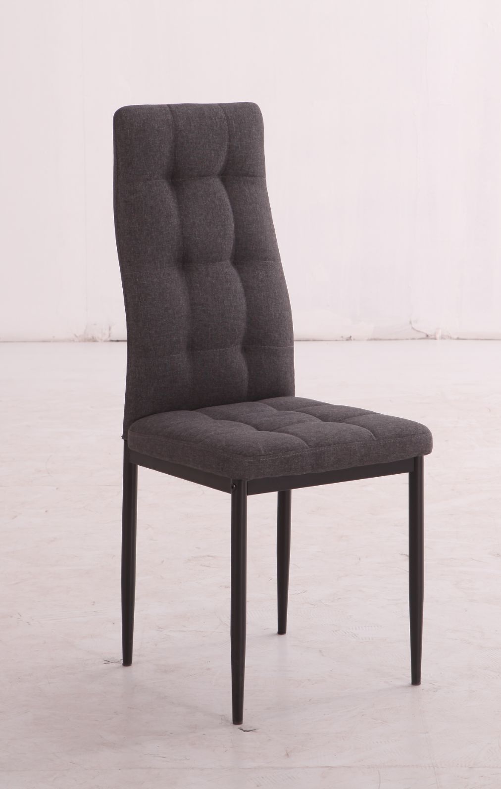 Silla de comedor tapizada gris