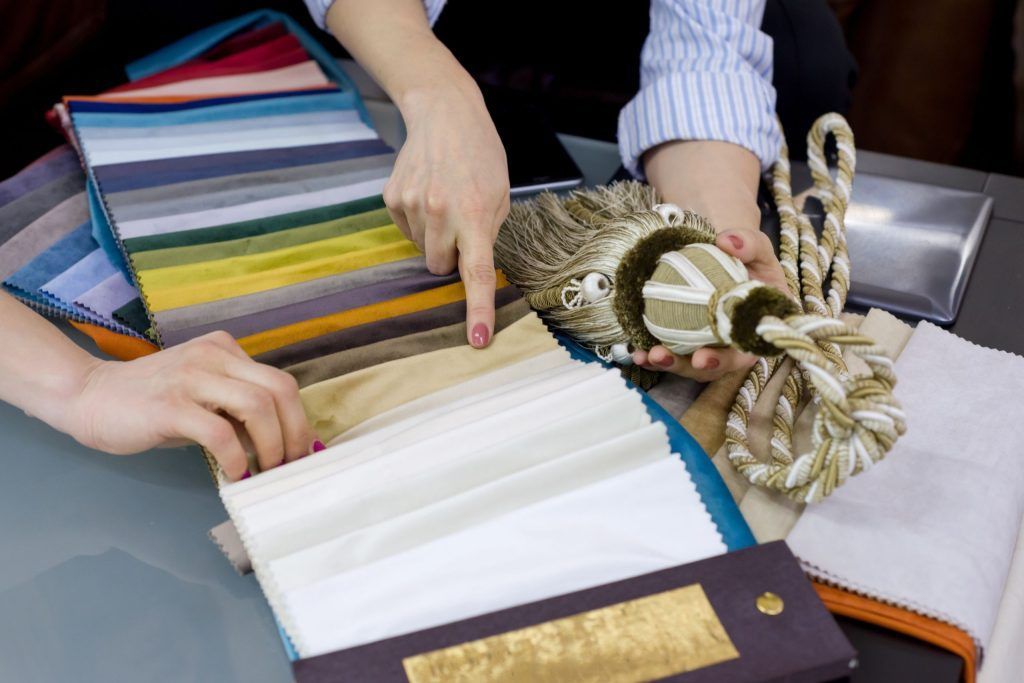 Selecionando telas para nuestra mesa de camilla que estén en conjunto con nuestra decoración Selecionando telas para nuestra mesa de camilla que estén en conjunto con nuestra decoración